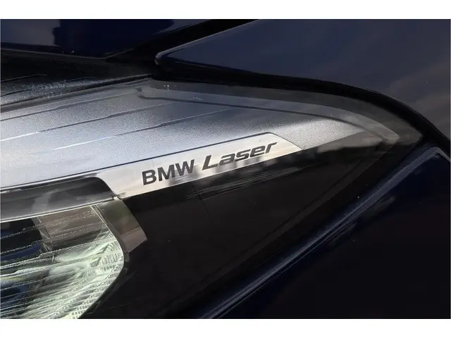 BMW 7-serie 745e High Executive | Schuif-Kanteldak | 4-WS | Comfortleder | Soft-Close | Head-Up | Alcantara hemel