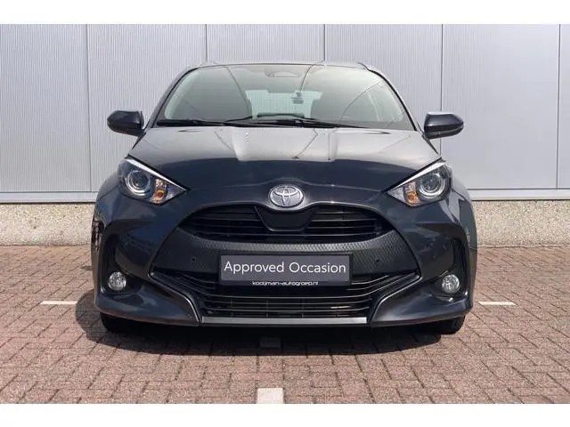 Toyota Yaris 1.5 Hybrid 115 Business edition / Stuur en Stoelverwarming / Parkeersensoren / Camera /