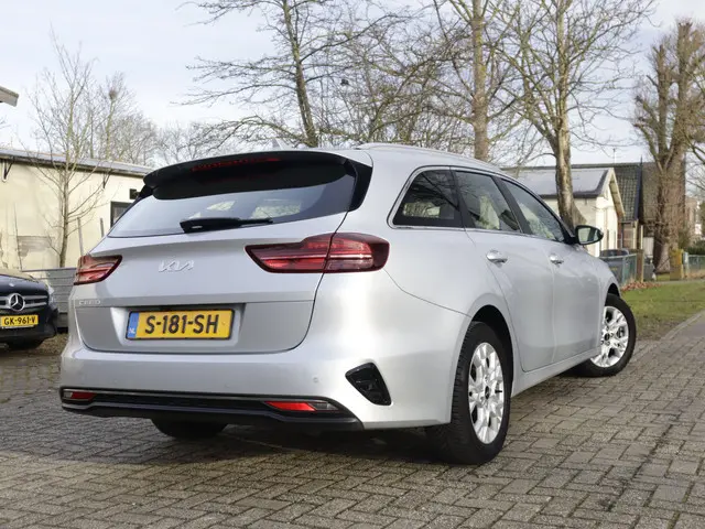 Kia Ceed Sportswagon 1.0 T-GDi MHEV DynamicLine 1e-Eig. & Keurig-Onderh. BOVAG-Garantie. NL-Auto.