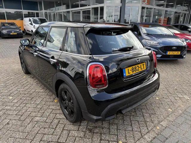 Mini Mini 1.5 One Essential 90PK 5 Deurs - Navigatie met Bleutooth - Zwarte Velgen - Cruise Controle