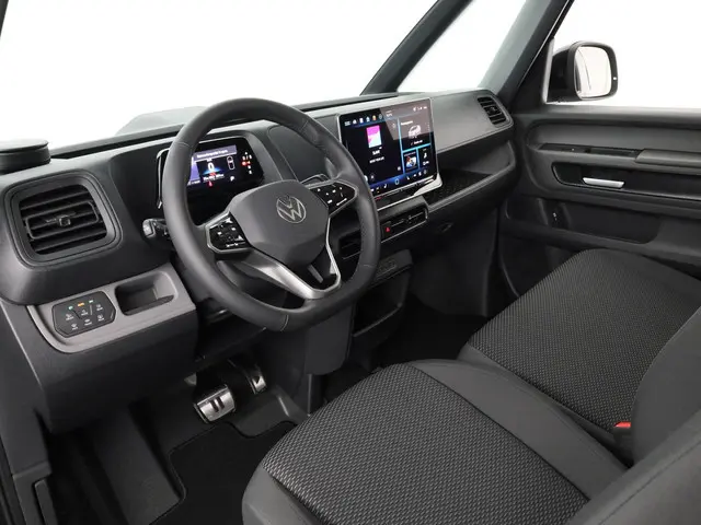 Volkswagen ID. Buzz Cargo Bulli Edition 286 pk Trekhaak | 360 Camera | Stoelverwarming | Led | Bijri...