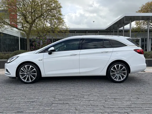 Opel Astra Sports Tourer 1.6 Turbo 200 Pk Innovation / Pano / Alcantara leder / Camera / Full Option