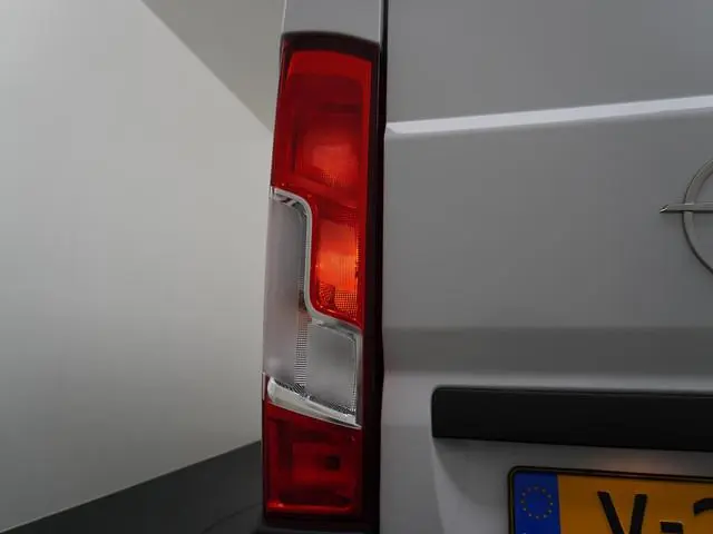 Opel Movano 2.2D 120 S&S L2H1 3.0t Opel Movano 2.2D 120 S&S L2H2 3.0t | Parkeer sensoren | Trekhaak...