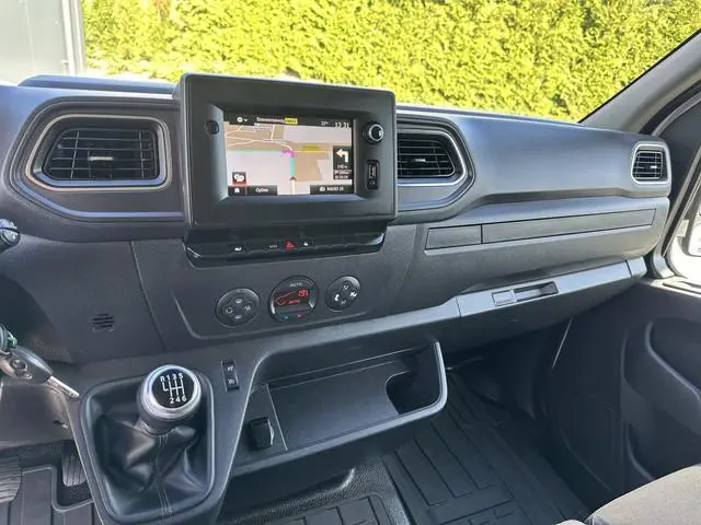 Nissan NV400