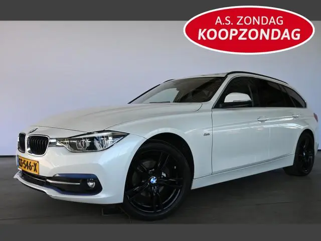 BMW 3-serie Touring 318i Luxury Clima Navigatie LED Panoramadak 18'Inch Goed Onderhouden! Inruil Mog...