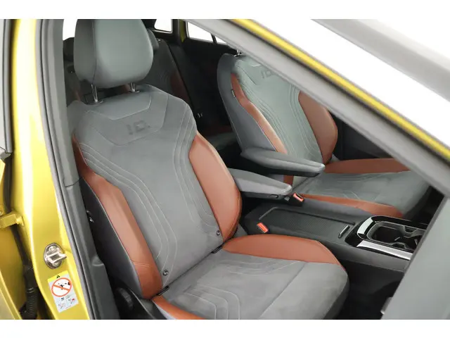 Volkswagen ID.4 First 204pk 77 kWh SOH 90% Trekhaak Camera Navigatie Stoelverwarming