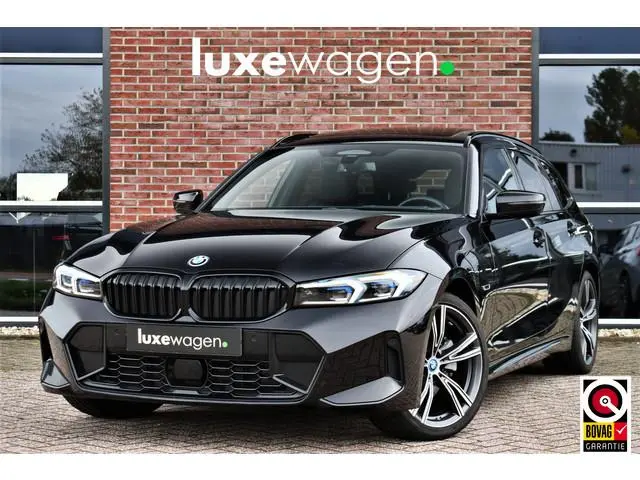 BMW 3-serie Touring 330e M-Sport Pano DA-Prof E-zetels HUD 19inch
