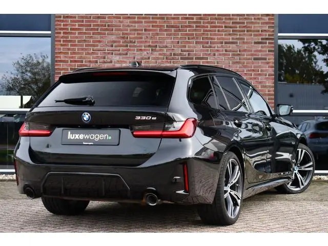 BMW 3-serie Touring 330e M-Sport Pano DA-Prof E-zetels HUD 19inch