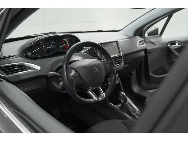 Peugeot 208 PureTech 82 Blue Lease Allure | Parkeersensoren | Climate Control | Apple Carplay | 16 I...