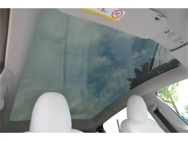 Tesla Model Y RWD 58 kWh LFP accu, AutoPilot3.0 Ryzen, Wit interieur