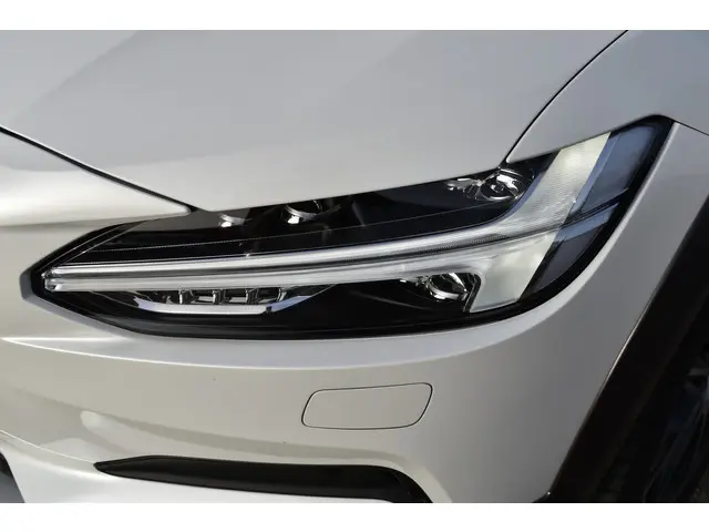 Volvo V90 Cross Country T5 AWD 250PK Automaat Pro | Carplay | Panodak | BLIS | 360 Camera | ACC | Ke...