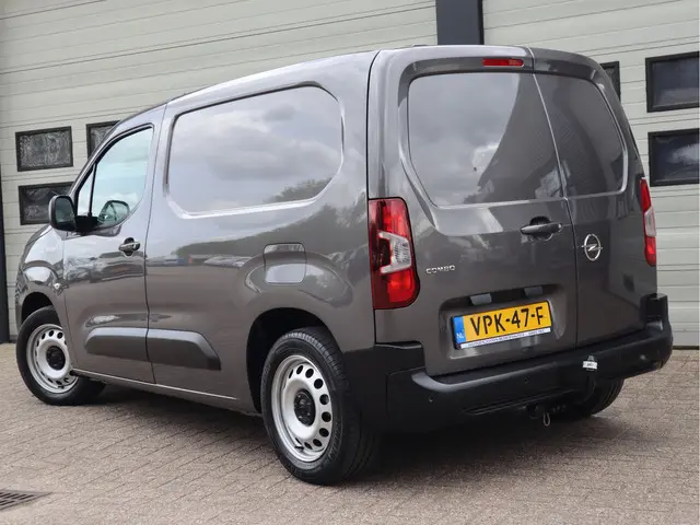 Opel Combo 1.5D 131pk Euro 6 Automaat - Airco - Cruise - Trekhaak