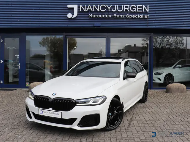 BMW 5-serie Touring 530i xDrive | M-Sport | Pano | Luchtvering | 4 Wiel Besturing | Leer | Ambiente...