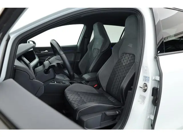 Volkswagen Golf Variant 1.5 eTSI R-Line Business | Rijklaar! | Elek. Trekhaak | Dig. Cockpit | Stoel...