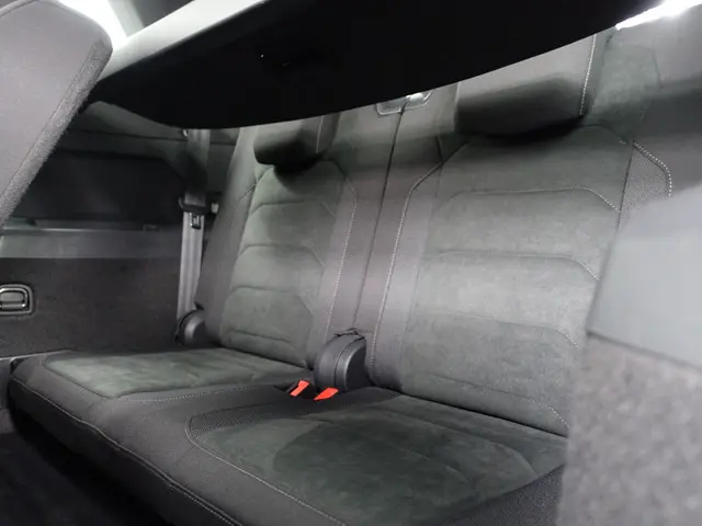 Volkswagen Tiguan Allspace 1.5 TSI R-line+ Aut- 7 Pers, Panoramadak, Stoelmassage, Keyless, Virtual...