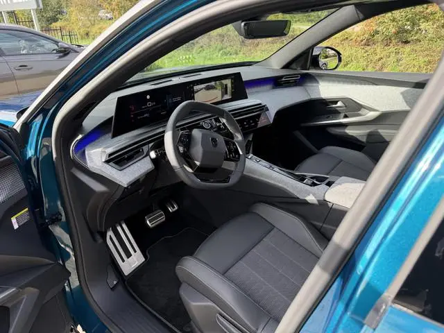 Peugeot e-3008 GT Long Range 230 97 kWh