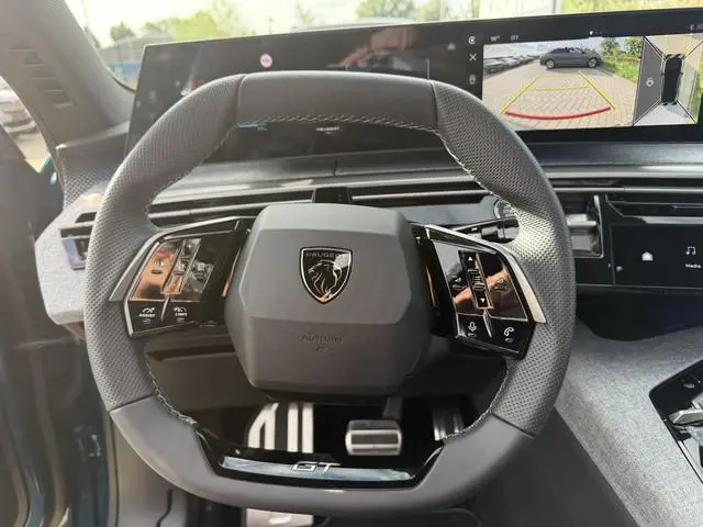 Peugeot e-3008