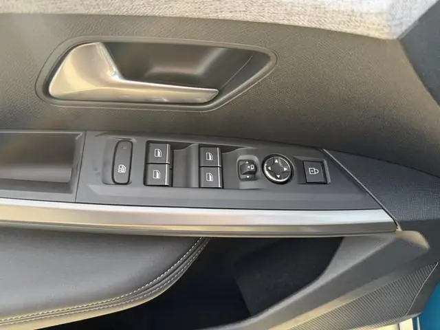 Peugeot e-3008