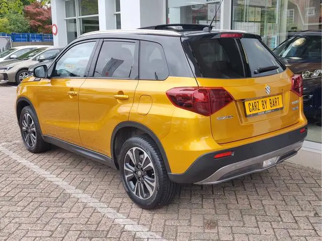 Suzuki Vitara 1.4 BOOSTERJET STYLE SMART HYBRID Open dak | Alcantara | Keyless | Parkeersensoren V+A