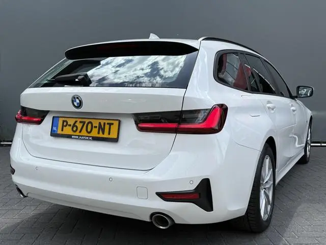 BMW 3-serie Touring BWJ 2022 320e 204 PK Business Edition Plus M PANO | LEDRE | FULL LED | STOELVERW...