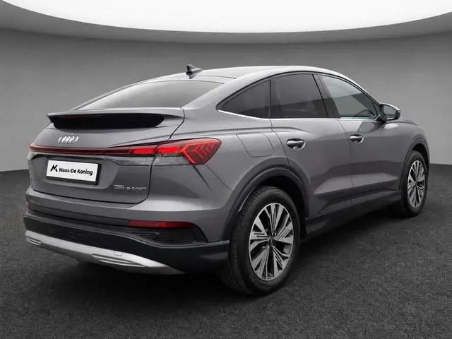 Audi Q4 Sportback e-tron 35 Launch edition 55 kWh 125kW/170PK · Panoramadak · Leder · Stoelverwarmin...
