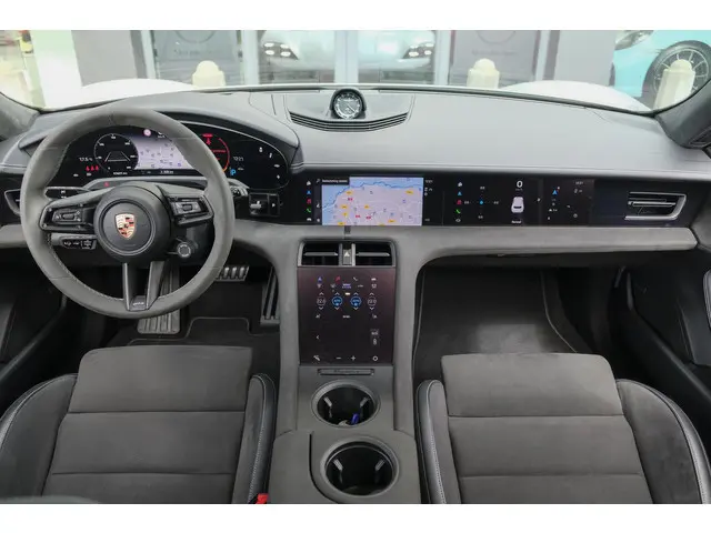 Porsche Taycan Sport Turismo GTS 598pk 93 kWh Panoramadak *SOH 93%* *incl BTW* Bijrijdersdisplay Rea...