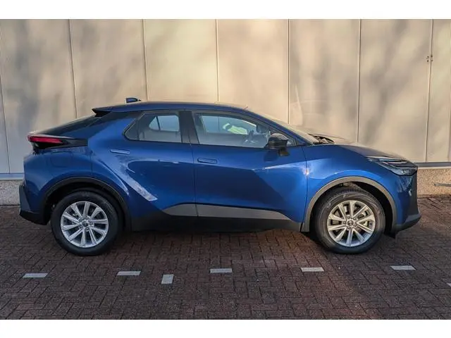 Toyota C-HR 2.0 Plug-in Hybrid 220 Active | Camera | Stoel en Stuurverwarming | Dodehoek-assist |
