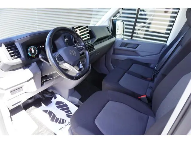 Volkswagen Crafter Facelift 140pk Automaat L3H3/L2H2 Apple Carplay Parkeersensoren digitaal Dashboar...