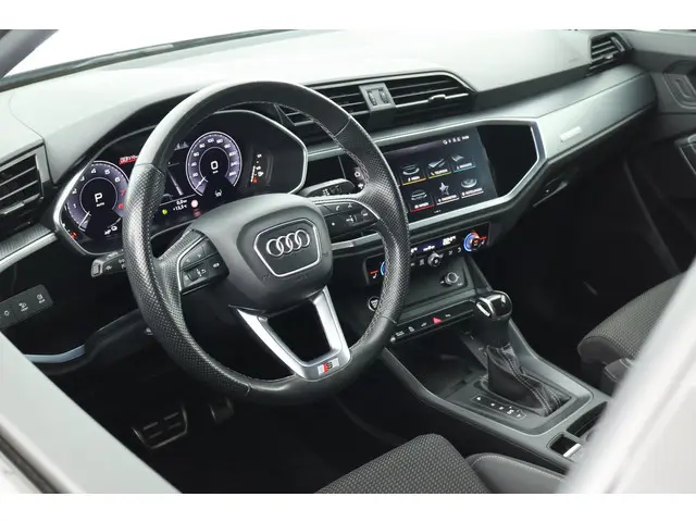 Audi Q3 Sportback 45 TFSIe 245pk S Edition Trekhaak Adaptive Cruise Stoelverwarming Keyless CarPlay