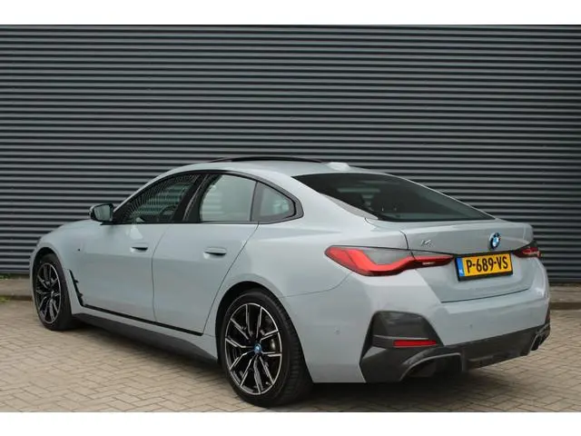 BMW i4 eDrive40 84 kWh M-Sport Schuif-/kanteldak Leer Camera Led SOH 97%