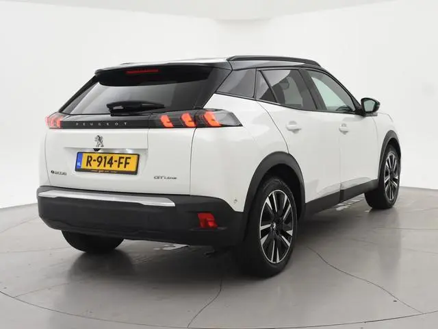 Peugeot e-2008 EV GT 50 kWh 3-FASE + ADAPTIVE CRUISE | STOELVERW. 89% SOH| 18 INCH | LED | APPLE CAR...