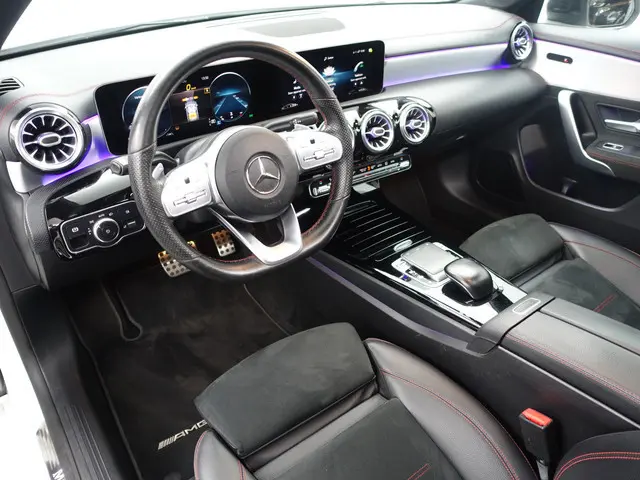 Mercedes-Benz CLA-klasse 180 AMG Night Edition Aut- Panoramadak, Sfeerverlichting, Camera, Xenon Led...