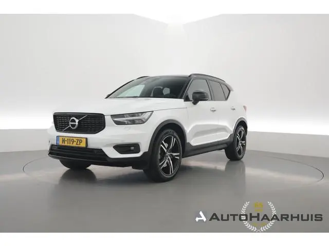 Volvo XC40 2.0 B4 R-Design | Rijklaar! | Elek. Trekhaak | Pilot Assist | H&K Audio | Camera | Stoel-...