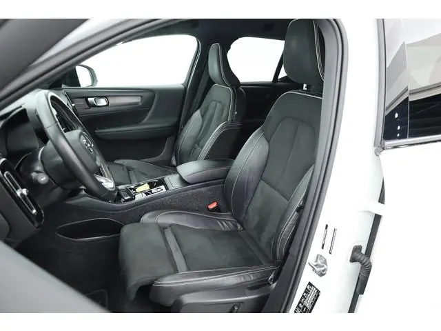 Volvo XC40 2.0 B4 R-Design | Rijklaar! | Elek. Trekhaak | Pilot Assist | H&K Audio | Camera | Stoel-...