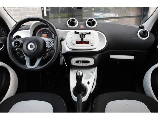 Smart forfour 1.0 Passion / Led / Clima / Cruise / N.A.P.