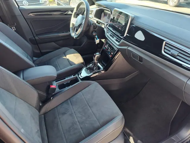 Volkswagen T-Roc 1.5 TSI 150pk DSG R-Line Edition Camera Trekhaak Navigatie Stoelverwarming LED Kopl...