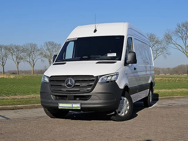 MERCEDES-BENZ ESPRINTER 320
