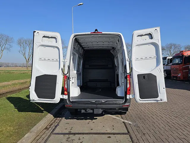 Mercedes-Benz eSprinter