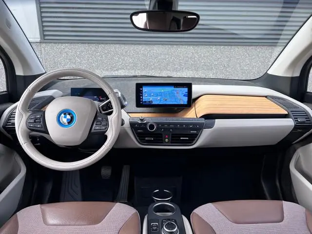 BMW i3 Executive 120Ah 42 kWh/*Lodge*/Sunroof/Adaptive/Kaschmir Silver/Camera/W-pomp/3-fase/20"