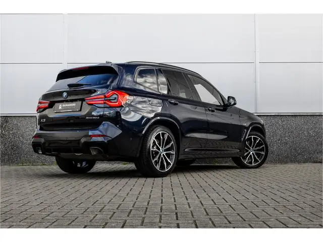 BMW X3 xDrive30e High Executive M-Sport Panorama / Electrische stoel / Trekhaak / Camera /