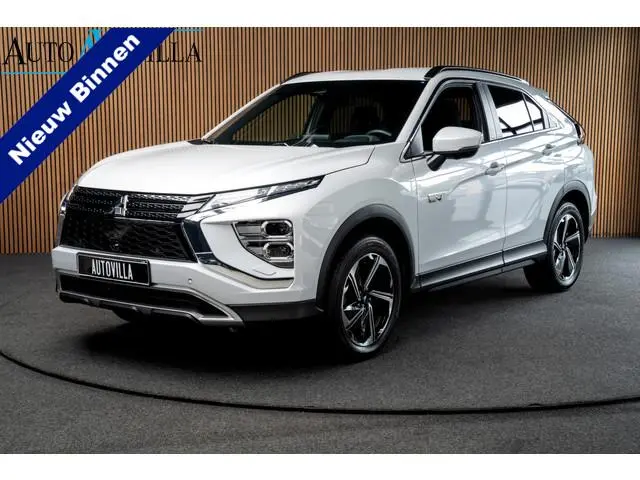 Mitsubishi Eclipse Cross 2.4 PHEV HUD Leder ACC Navi 360 ° Standkachel Keyless entry & start Stuurve...