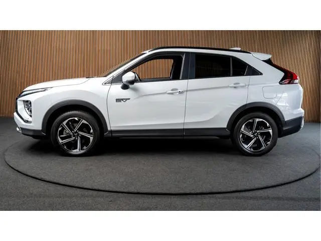 Mitsubishi Eclipse Cross 2.4 PHEV HUD Leder ACC Navi 360 ° Standkachel Keyless entry & start Stuurve...