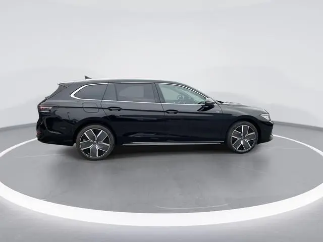 Volkswagen Passat Variant R-Line Edition 1.5 eHybrid 204 pk 6 versn. DSG · Multimedia pakket plus ·...