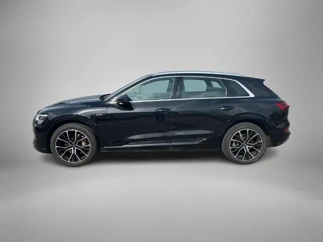 Audi e-tron 50 quattro Advanced edition Plus 71 kWh / 313pk · Panoramadak · Camera · Luchtevering ·...
