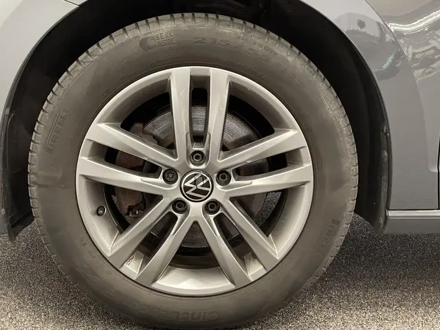 Volkswagen Touran 1.5 TSI DSG Highline | Navigatie | Parkeersensoren | Cruise Control | Blind Spot A...