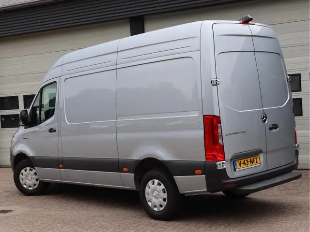 Mercedes-Benz eSprinter 314 56 kWh L2H2 RWD - New Model - LED - Winter pakket