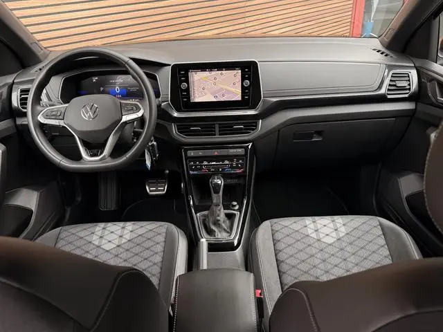 Volkswagen T-Cross 1.5 TSI R-Line Edition Dodehoek / Trekhaak / Carplay / Navi / Adapt. Cruise / Sto...