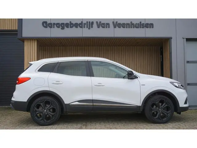 Renault Kadjar 1.3 TCe 160pk Black Edition *Pearl Metallic* Pano.Dak Leder BOSE LED Keyless 19inch L...