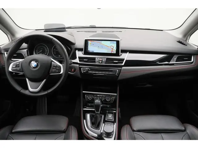 BMW 2-serie Active Tourer 218i Centennial High Executive Panoramadak, Leer, Head-Up, Trekhaak, Navig...