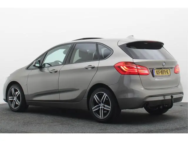 BMW 2-serie Active Tourer 218i Centennial High Executive Panoramadak, Leer, Head-Up, Trekhaak, Navig...